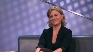 Pani Joanna pisze do nas z prośbą o poradę: „Przeprowadziłam się z mężem z miasta na wieś, myślę o własnej firmie i widzę dla siebie dwa rozwiązania: sklep internetowy bądź założenie przedszkola, bo jak wiadomo jest ich duży deficyt. Czy mogłabym liczyć na rady z Państwa strony? Chciałabym podjąć decyzję do kwietnia, ponieważ do ostatniego dnia kwietnia mogę składać formularz zgłoszeniowy do firmy, który zajmuje się wsparciem kobiet będących w mojej sytuacji. Potrzebuję mentora, który wskaże mi słuszną drogę.” Rozmowa z Joanną Chmurą z CoachWise