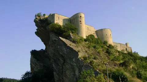 Zamek Roccascalegna do wynajęcia za grosze