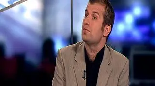 20 lat temu chińskie wojsko dokonało masakry na placu Tienanmen i rozjechało studentów czołgami. 20 lat później reżim komunistyczny trzyma się dobrze. Jak chińska partia komunistyczna utrzymała się przy władzy a także jak uzależniła od siebie gospodarczo prawie cały świat, pytaliśmy naszego gościa Radosława Pyfela z Instytutu Studiów Polska-Azja.