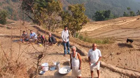 By podróżować, sprzedała firmę