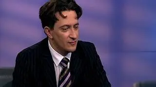 Tak chce KNF. Makler lub doradca inwestycyjny będzie mógł działać bez licencji, ale pod warunkiem, że odpowiedzialność za jego operacje finansowe weźmie na siebie instytucja, która będzie go zatrudniać. KFN będzie za to co roku losowo wybierał maklerów i doradców, których wezwie na egzamin. Gościem Roberta Stankiewicza był Andrzej Krawczyk, dyr. Departamentu Pośredników Finansowych KNF.