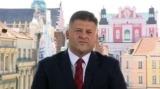 Strefy kibica szansą dla średnich i małych przedsiębiorców na zarabianie na mistrzostwach Euro2012. Jak można zgłaszać swoje pomysły na sportowy biznes w strefach kibica tłumaczył Rafał Rosiejak, krajowy koordynator do spraw stref kibica, PL 2012.