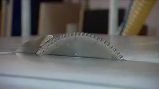 Polskie przedsiębiorstwa produkują więcej. Niestety to "więcej" ciągle jest bardzo skromne. Śladowy wzrost produkcji przemysłowej w kwietniu to wypadek przy pracy czy już odciskający się na polskich firmach ślad spowolnienia w strefie euro? Materiał Dominika Cierpioła