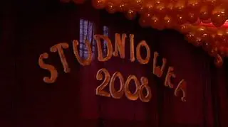 Według Ministerstwa Edukacji Narodowej w ubiegłym roku do matury podeszło ponad 400 tysięcy uczniów. Studniówka każdego z nich to w sumie średni 1500 zł. Dla rynku oznacza ponad pół miliarda złotych.