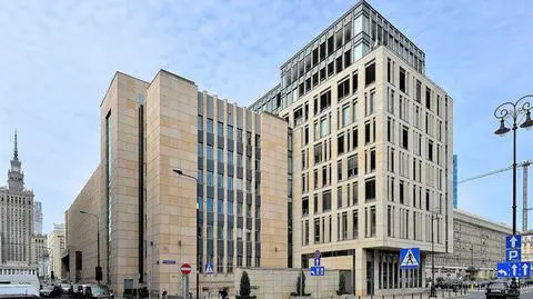 Wyrok NSA - rodzina wyjeżdżająca za granicę nie musi tracić 500 plus