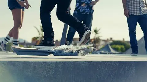 Lexus zaprezentował latającą deskę