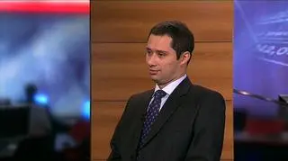 Banki przed świętami zasypują nas ofertami pożyczek i kredytów przedświątecznych. Niestety większość ofert nie jest związana z niższym oprocentowaniem pożyczki a jedynie z opakowaniem pralinek lub maskotką którą możemy otrzymać zadłużając się w danym banku. Gościem Marcina Kowalskiego był Damian Rosiński, analityk comperia.pl