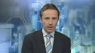 - Na cenę ropy wpływa sytuacja geopolityczna - powiedział w rozmowie z TVN CNBC Biznes Dariusz Kowalczyk, główny strateg inwestycyjny CFC Seymour. - Sytuacja mogłaby się znacząco poprawić, gdyby Turcja szybko i zdecydowanie zaatakowała Kurdów w Iraku. O to w taki sposób, który nie zająłby zbyt dużo czasu. Po operacji cena ropy zapewne by spadła - tłumaczył Kowalczyk. 