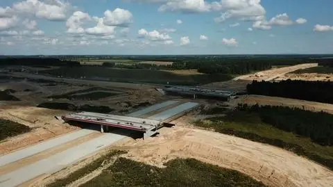 Betonowe płyty na dwóch wiaduktach budowanej A1 do rozbiórki