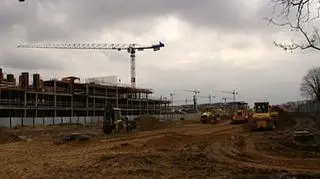 Klient z gotówką - dawno niewidziany - pojawił się u drzwi deweloperów. Prawie nieruchomy rynek może więc rozruszać. Czy wywoła poruszenie? Czy ruch w nieruchomościach zacznie się na dobre i ile potrwa?