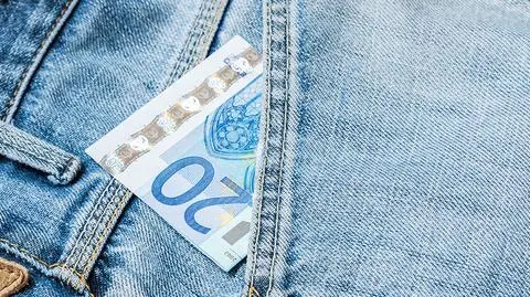 Włochy. 26-latka wygrała z ojcem proces o kieszonkowe