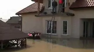 Materiały budowlane dla powodzian wolne od podatku – obiecał premier dwa dni temu. Sprawdzamy, jak długa będzie droga od słów premiera Tuska do zmiany prawa.