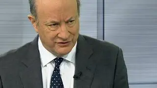 16.05|- Zasadniczą kwestią jest to, czy wyjście Grecji ze strefy euro będzie kontrolowane czy nie i czy uda się stworzyć mechanizmy, które zabezpieczą inne kraje strefy euro - powiedział w "Jeden na jeden" minister finansów Jacek Rostowski. Jak przyznał, efekt domina w przypadku niekontrolowanego wyjścia byłby niebezpieczny dla Polski, bo złoty mógłby znacznie się osłabić. (TVN24)