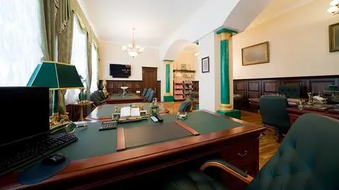 Wiceministrowie zarabiają za mało?