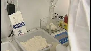 Urząd Ochrony Konkurencji bada czy kilku producentów mąki nie zawarło cenowej zmowy. Odbyły się już przeszukania w siedzibach firm. Wśród kontrolowanych zakładów znalazły się miedzy innymi Dolnośląskie Młyny S.A., gdańskie młyny i spichlerze, VK Muehlen z Grodziska Wielkopolskiego, czy pośrednik w handlu zbożem firma Cargill. Czy działania tych spółek wpłynęły na ceny produktów zbożowych?