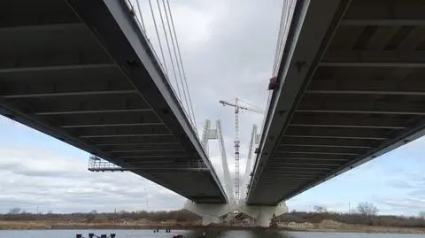 Najdłuższy most w Małopolsce na S7 połączył brzegi Wisły w Krakowie