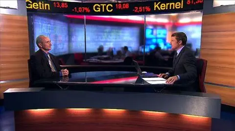 Od kilku tygodni główne europejskie i amerykańskie indeksy pozostają w trendach spadkowych. Pozytywnych sygnałów i bodźca dla wzrostów z otoczenia rynków nadal nie ma. Piątkowe dane o amerykańskim rynku pracy przestraszyły inwestorów. Z drugiej strony informacja o zatwierdzeniu wypłaty kolejnej transzy pomocy dla Grecji wzmacnia europejską walutę. Co o możliwych zachowaniach indeksów mówi analiza techniczna? O tym z w rozmowie z Sławomirem Dębowskim, analitykiem Markets.com.