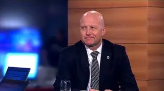 Wyniki PZU poniżej oczekiwań - zysk netto wyniósł 487 milionów złotych i był o 13% niższy od konsensusu. Zgodnie z oczekiwaniami rynku ukształtował się poziom składki przypisanej brutto - ponad trzy miliardy 850 milionów złotych, i poziom odszkodowań netto, który wyniósł blisko 2 miliardy 600 milionów złotych. Negatywnie na wyniki wpłynął wyższy poziom kosztów administracyjnych oraz rezerwy na karę od UOKiKu i koszty z tytułu reorganizacji i restrukturyzacji. Łącznie w całym 2011 grupa wypracowała 2,345 mld zł zysku netto. Rozmowa z prezesem PZU, Andrzejem Klesykiem.