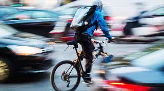 Poczta Polska walczy o paczki