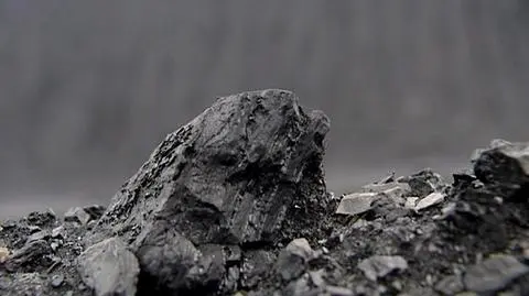 Trujący węgiel dusi Polaków. Przez przepisy