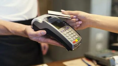 Płatności zbliżeniowe dotyczą nie tylko kwot poniżej 50 złotych