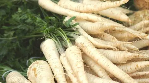 Ceny żywności. Pietruszka droższa od bananów i ananasów