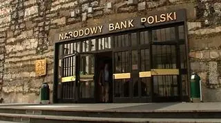 Masz kredyt w złotówkach - oprocentowanie na razie nie wzrośnie - Rada Polityki Pieniężnej pozostawiła stopy procentowe na niezmienionym poziomie. Do nie dawna część ekonomistów była dość zgodna, że rosnąca inflacja zmusi RPP do podniesienia oprocentowania w tym roku co najmniej jeszcze jeden raz. Jednak napływające z gospodarki sygnały o spowolnieniu gospodarczym każą postawić pytanie o sens takiej podwyżki.