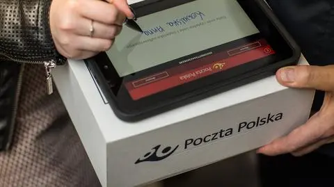 Poczta Polska wysyła SMS-em numer telefonu do kuriera