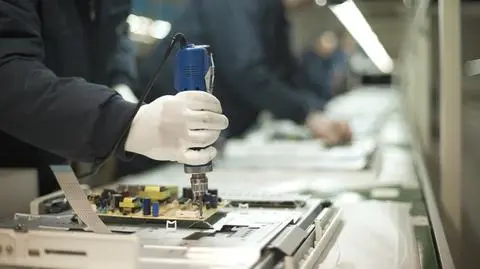 Praca w fabrykach AGD. Ukrainiec stoi przy każdej taśmie