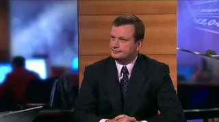 FED może w najbliższym czasie zdecydować o kolejnym luzowaniu polityki monetarnej. We wtorek Komitet Otwartego Rynku zbiera się na sierpniowym posiedzeniu, trzy dni po pierwszej w historii obniżce ratingu kredytowego Stanów Zjednoczonych. O możliwe ruchy FED pytaliśmy Dariusza Laska z Union Investment TFI.