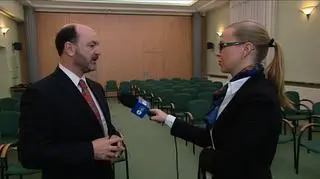 Europę czeka recesja. Chiny, Brazylię i Indie spowolnienie. Jeśli obecna sytuacja się pogorszy wpadniemy w kryzys gorszy niż ten sprzed 3 lat. Bank Światowy zrewidował perspektywy dla globalnej gospodarki. Z autorem raportu, starszym ekonomistą Banku Światowego Andrew Burnsem rozmawiała nasza reporterka Karolina Hytrek-Prosiecka. 