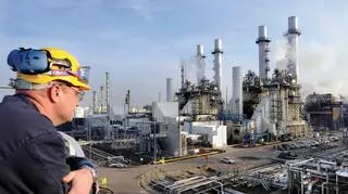 Analitycy oceniają, że w ub. tygodniu zapasy ropy wzrosły o 3,25 mln baryłek, do 410 mln baryłek