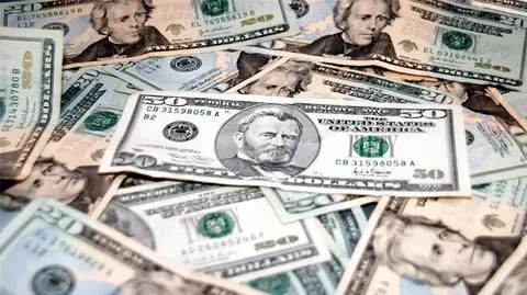 Amerykanie kończą z drukowaniem pieniędzy. Ale ucierpi na tym Europa