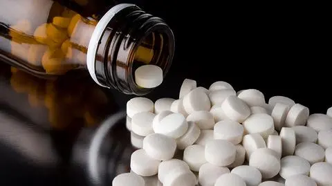 Suplementy diety nie posiadają potwierdzonego w badaniach działania farmakologicznego - wskazuje GIS