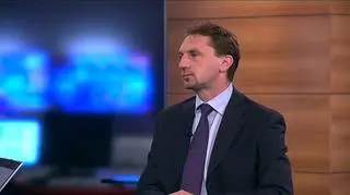 Optymizm Budimeksu nie słabnie, choć są pytania o kontrakty w kolejnych latach. Portfel zamówień na koniec czerwca wyniósł 7,9 miliarda złotych. W szacunkowych wynikach za pierwsze półrocze spółki widać jednak presję na marże. Czy przejęcie kolejowej spółki pozwoli wypłynąć Budimeksowi na szersze wody? Czy ewentualne kontrakty kolejowe zrekompensują mniejszą liczbę tych drogowych? Co będzie z deweloperką? Naszym gościem był prezes Budimeksu, Dariusz Blocher.