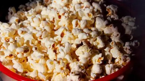 Prażona kukurydza czeka na swój czas. Brakuje mikrofalówek, a kina narzucają wysoką marżę