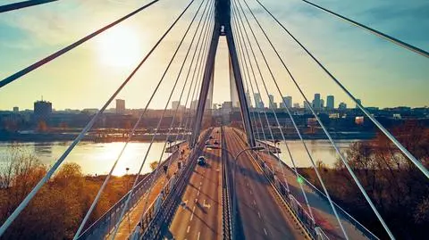 Agencja szacuje, że w 2020 r. Polska gospodarka wpadnie w 2-proc. recesję, a w 2021 r. spodziewa się odbicia w postaci 4,8-proc. wzrostu