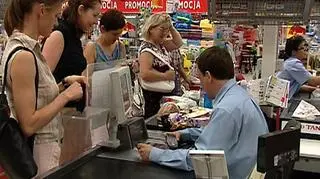 Młodzi coraz mniej kupują i coraz krytyczniej oceniają klimat gospodarczy 