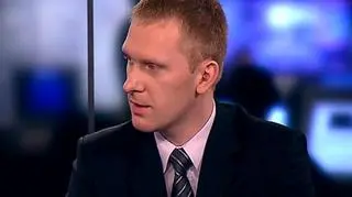 Rekomendacja "T" zaostrza kryteria przyznawania kredytów. Banki protestują przeciwko jej wprowadzeniu. Przekonują, że nie są przygotowane do tak dokładnego badania zdolności kredytowej swoich klientów.
- Banki za każdym razem podnoszą larum, gdy wprowadza się jakieś ograniczenia w ich działalności, ale potem potrafią z nimi funkcjonować. Przepisy okazują się ogólne - taką opinię o głosie banków przedstawia w "Bilansie" ekspert serwisu Bankier.pl, Michał Macierzyński.