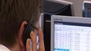 Ryzykowny rynek obligacji. BNP Paribas zalecił inwestorom sprzedaż polskich dziesięcioletnich obligacji. Bank sugeruje powrót do polskich papierów w momencie, gdy kurs '”złoty do euro” będzie zbliżać się do 4,08. O rynku długu z głównym strategiem rynków wschodzących BNP Paribas Bartoszem Pawłowskim rozmawiał Robert Stanilewicz