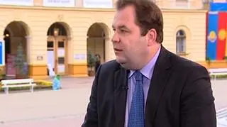 Prezes PLL LOT Sebastian Mikosz zapewnia, że widać poprawę na wszystkich poziomach rachunku zysków i strat LOT-u, w tym na zysku operacyjnym. Prezes Mikosz chciałby, aby w tym roku LOT zbliżył się do operacyjnego plusa. Rozmawiał Marek Tejchman w programie Dzień na Rynkach. 