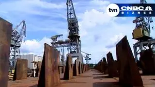 19.11 | Stocznie w Gdyni i Szczecinie już nie będą produkować statków. To niemal pewne, bo do przetargu o ich majątki nie zgłosił się żaden inwestor tej branży. Co zatem stanie się ze stoczniowcami? Będą budować... stadiony lub elektrownie wiatrowe - twierdzi TVN CNBC Biznes.