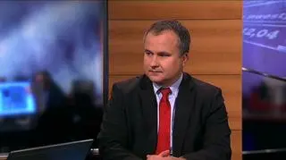 Rada Polityki Pieniężnej nie zmieni dziś poziomu stóp procentowych - oceniają ekonomiści ankietowani przez TVN CNBC. Główna stopa procentowa od czerwca wynosi 4,5%. I choć rynek - spodziewają się jej obniżenia w pierwszym kwartale przyszłego roku, cały czas rośnie stawka WIBOR, a więc wysokość oprocentowania, po jakim banki pożyczają sobie pieniądze. Właśnie na podstawie 3 miesięcznej stawki WIBOR oprocentowane są kredyty hipoteczne w złotych. Według Elwira Świętochowskiego z Rabobanku, który był gościem Roberta Stankiewicza to skutek niepewności na rynku. 