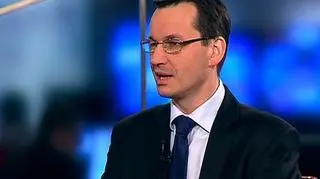"BZ WBK jest perłą w koronie Irlandzkiej AIB, dlatego polski bank nie będzie sprzedany". Tak prezes WBK Mateusz Morawiecki komentuje pierwszą w 44-roletniej historii stratę netto Allied Irish Banks. Wyniki banku matki stały się powodem wznowienia dyskusji na temat sprzedaży części swoich aktywów przez AIB, do których należy BZ  WBK. Zdaniem prezesa Morawieckiego, problemy irlandziej grupy są przejściowe i skończą się w ciągu najbliższych lat, gdy poprawi się sytuacji gospodarcza Irlandii. W dniu raportowania wyników przez BZ WBK z prezesem banku rozmawiał Robert Stanilewicz
