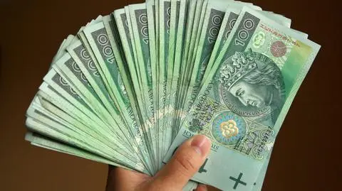 Szukasz stabilnej lokaty kapitału? Polski złoty, ziemia i szekela