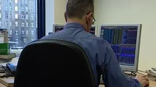 To nie był dobry miesiąc dla funduszy inwestycyjnych. Co prawda do październikowego załamania było daleko, jednak odpływ aktywów trwa.