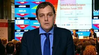 Instrumenty pochodne, zwane też derywatami, wciąż wzbudzają wśród Polaków nieufność. Jednak obroty tymi instrumentami stale rosną. O polskim rynku derywatyw i światowym w kontekście kryzysu finansowego mówi w "Dniu na Rynkach" Przemysław Błotny z Barclays Capital.