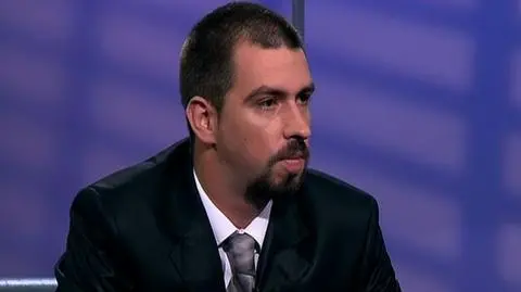 Dopiero po ukończeniu przez nasze dziecko 13 roku życia, możemy założyć mu konto. Wcześniej możemy wyposażyć je np. w kartę pre-paid. Zanim jednak pojedzie z nią na kolonie, sprawdźmy czy na miejscu będzie mogło z niej korzystać, mówi Michał Kryński, analityk Bankier.pl.