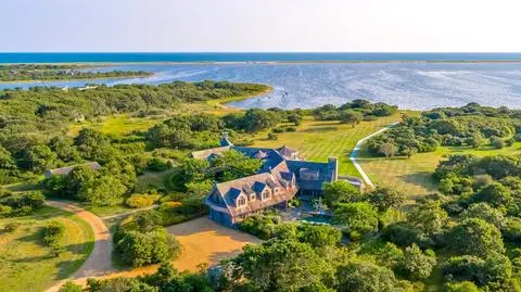 Barack i Michelle Obama kupili dom na wyspie Martha's Vineyard