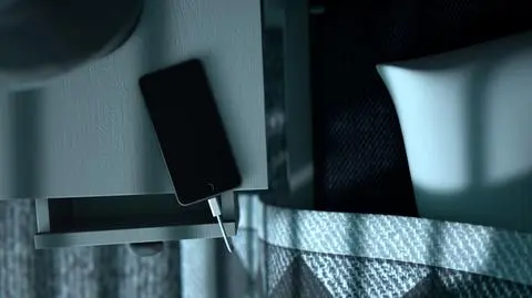 Strażacy apelują: nie zostawiajmy na noc komórek w ładowarkach